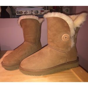 BRAND NEW UGG Bailey Button Short Boots